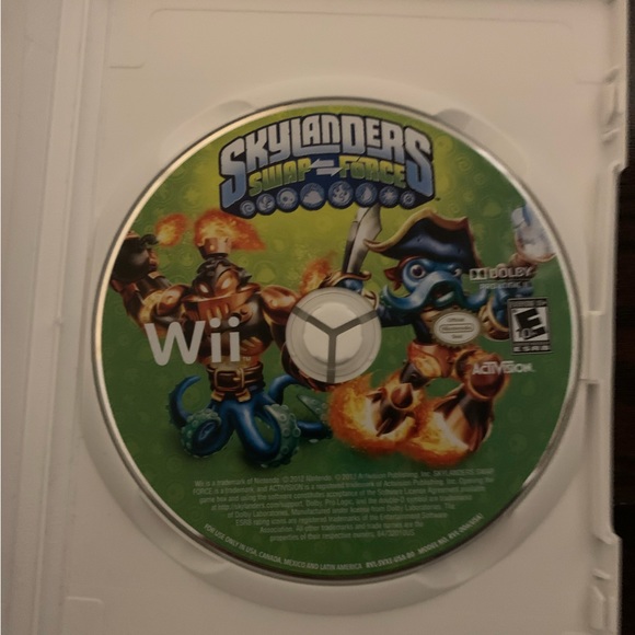 Skylanders Swap Force Bundle Wii - Picture 3 of 3